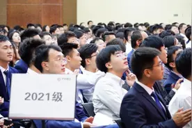 高校新生男女比例数据，985大学女生不及40%，与普通院校刚好相反图片