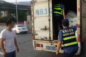无证司机竟满载一车危化品在深圳街头“裸奔”图片