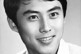 高宏亮：《红楼梦》公认的美男子！姐弟恋修成正果，携手恩爱30载图片