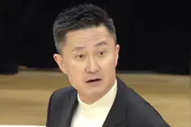 北控首节爆冷广东！状元暴扣+钉板威姆斯，爱将被撞飞，杜锋怒吼图片