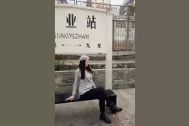 “古董”火车头做免费拍照背景！一秒穿越回上个世纪图片