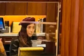 48岁陈慧琳被偶遇，生2娃身材仍苗条，超模气质似18岁少女图片