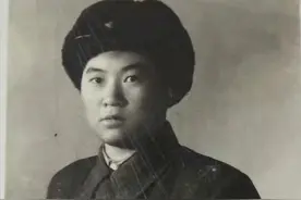 全军唯一女特等战斗英雄，病重住院发现女扮男装，遗物令人感动图片