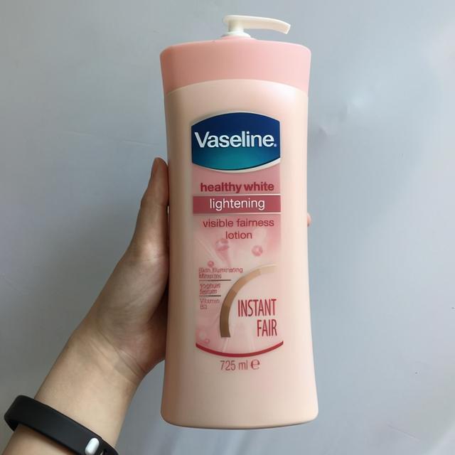 是磨砂膏好还是身体乳好