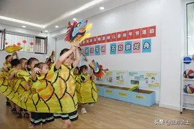 儿童趣味龙舟赛，粽子DIY庆端午 感受传统节日图片