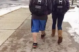 美国人为何宁愿露腿也不穿秋裤，难道不怕老寒腿吗？原因有点搞笑视频封面