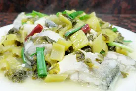 酸菜焖鱼，潮汕人海鱼特色家常做法，味美鲜甜，原汁原味视频封面