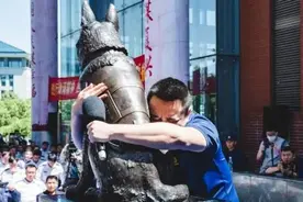 汶川地震12年后，搜救犬“沈虎”重回中队，不过这次它变成了雕像图片