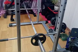 打造私人健身房时如何选择深蹲架？老胡教你6招，适合自己的才好图片