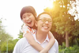“女大避父”是必须的，这些“雷区”爸爸可不能踩，对女儿影响大图片