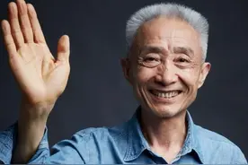 65岁老教授疯狂捞金！网友痛骂，人民日报却点赞…图片