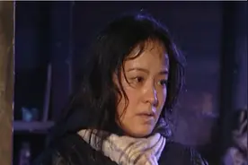 这个女人躲进深山当支教老师，最后因爱上村长决定去乡里投案自首图片