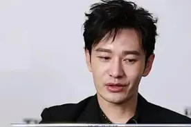 黄晓明因减肥导致健康受损，断食加汗蒸瘦脱相，一天只吃一根黄瓜图片