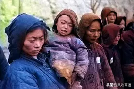 1942年-1943年，河南大饥荒全纪录之逃难的路上图片