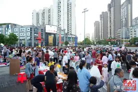 啥子都有！内江这里的地摊区晚上6点就开始了——图片