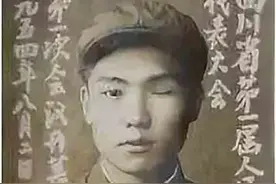 失明组长背起断腿副班长，向敌军发起最后冲锋，忘死精神撼动美军图片