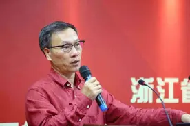 乡村走出的百亿富豪，也曾因没钱丢掉爱情，为马云抛弃高薪工作图片