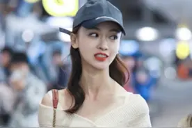 被央视怒批却死不悔改，带6助理30个保镖出门，是谁给了她特权？图片