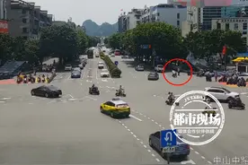 太猖狂！夫妻闯红灯被拦，妻子竟对辅警踢裆咬人，最后她被拘留图片