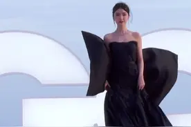 GQ年度人物盛典，一场大风吹乱女星长发，不小心暴露有些人的缺点图片