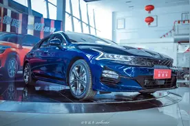 国产版9月上市，实拍全新一代起亚K5，颜值惊艳，内饰大屏抢眼！图片