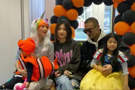 章子怡继女越长越美，穿卫衣配牛仔裤气质真好，这颜值可以出道了图片