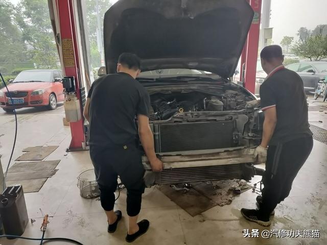 小伙淘了台二手奥迪Q5，不光烧机油还到处漏油，一次修复秒变新机