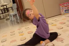 小酒窝自创舞蹈，一字马易如反掌天赋尽显，董璇超大豪宅意外曝光图片