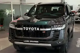 新车｜约合人民币70万，丰田全新“陆巡”GR SPORT特别版实车曝光图片