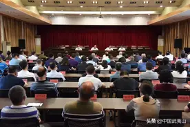 武夷山市召开全市领导干部会议 宣布中共福建省委决定：杨青建同志任中共武夷山市委书记图片