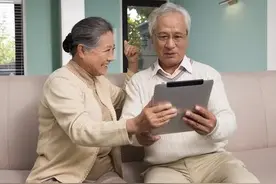 老人出轨是什么感想？60岁大妈自述：爱悠悠恨悠悠 但这浑水，别蹚图片