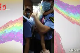 爷爷下车抽烟，把4岁孙女留在这列开往哈尔滨的列车上！突然，车开了......图片