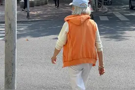 上海6、70岁“花姑娘”，把“鲜艳色”穿出高级感，年轻人都服气图片