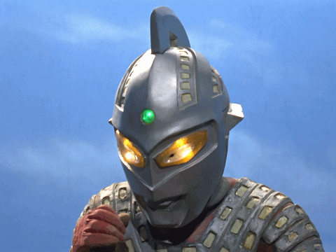 怪兽坐着坦克出现了，赛文奥特曼被怪兽碾压，怪兽：看我的厉害