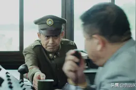 《北平无战事》李宇清在塔台给马汉山端茶倒水，看党国笑话？图片