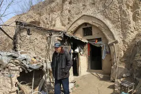 五六十年前住窑洞，象征条件好媳妇不愁娶，如今废弃谁住这都嫌穷图片