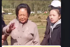 斯琴高娃到农村拍戏，叫助理驱散围观群众，因国籍引发热议图片