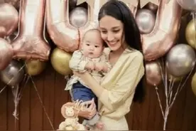 郑嘉颖为次子办豪华百日宴，小儿子大眼睛呆萌五官超似爸图片