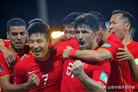 德云社侯震讽刺国足，应该申办世界杯，敢说敢言不愧是侯宝林孙子图片