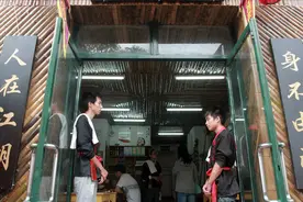 成都一家菜馆利用“赌性”营销，一年盈利320万，生意策略可借鉴图片