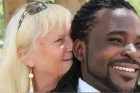 宇宙强国冈比亚，已然成为了欧洲富婆的“爱的天堂”，为啥图片