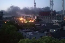 国电镇江谏壁发电厂发生爆炸？ 消防部门：废弃设备管道胶制品受热膨胀后爆裂、爆响图片