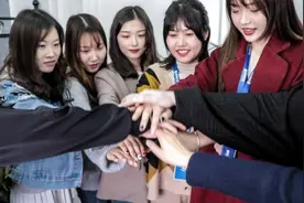 北京女孩有眼光，不要车房彩礼嫁浙江25岁穷男，3年后穷男赚回3亿图片