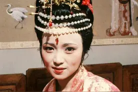 秦可卿与贾珍做下汗颜之事，尤氏十分不满，秦可卿死都不原谅她图片