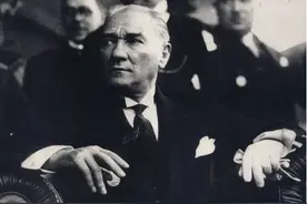 那一年，希腊把海岸线划到了土耳其家门口，只留下个海滩图片