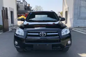 小哥首付3万买辆二手丰田RAV4，14万公里，适时四驱系统依旧踏实图片