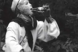 《西游记》幕后照：孙悟空喝瓶一毛钱的汽水解渴，如来穿军装图片