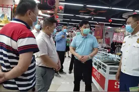 泉港区政府副区长柯明好带队督导商贸行业安全生产和创城创卫工作图片