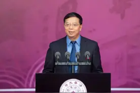 清华公布留学生数据，10年来出国校友中超半数回国，比例还在扩大图片