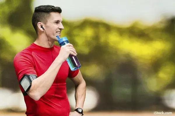 长跑补液有原则，勿因忽视毁训练